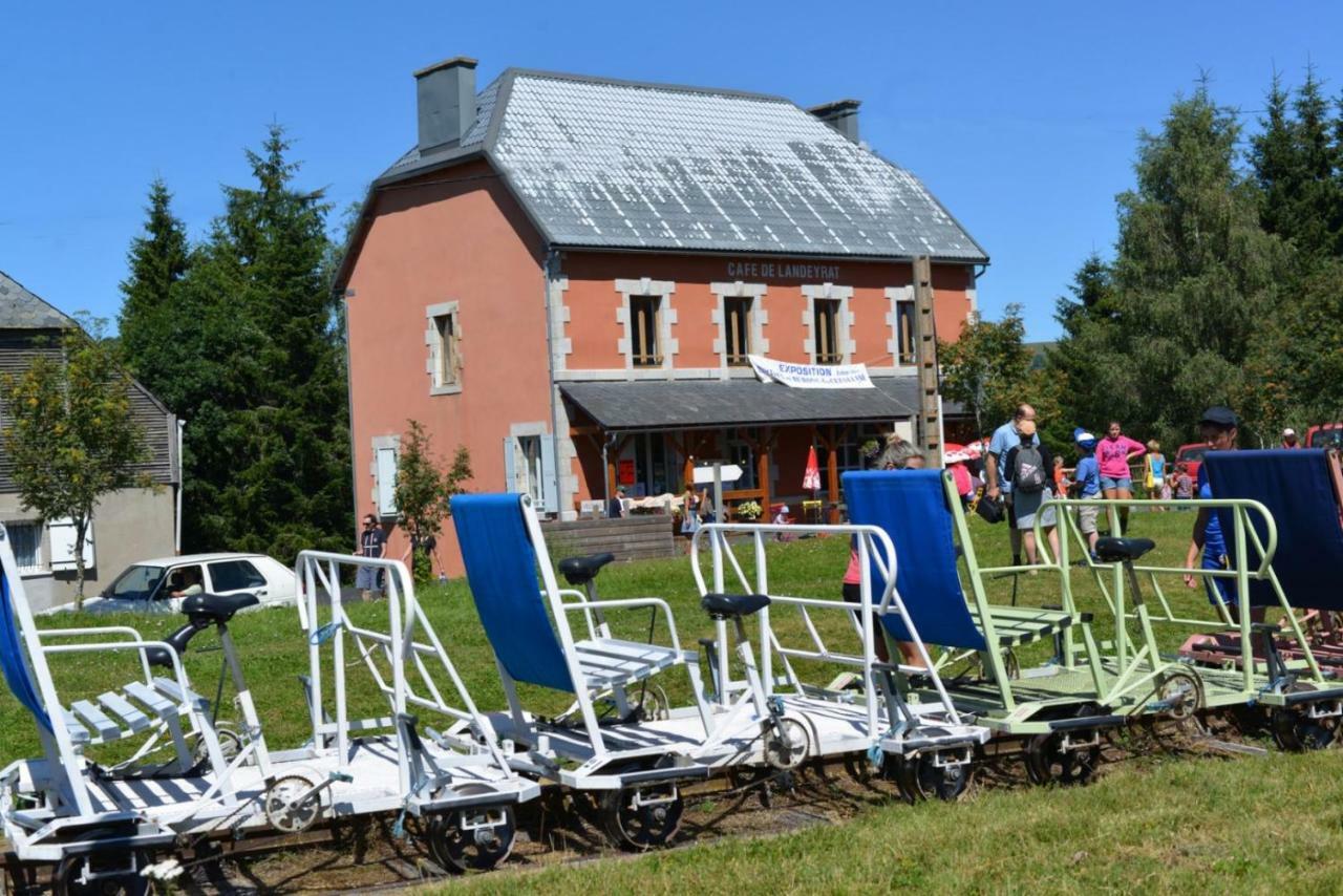 Gite Chez Regine Marcenat  Exterior photo
